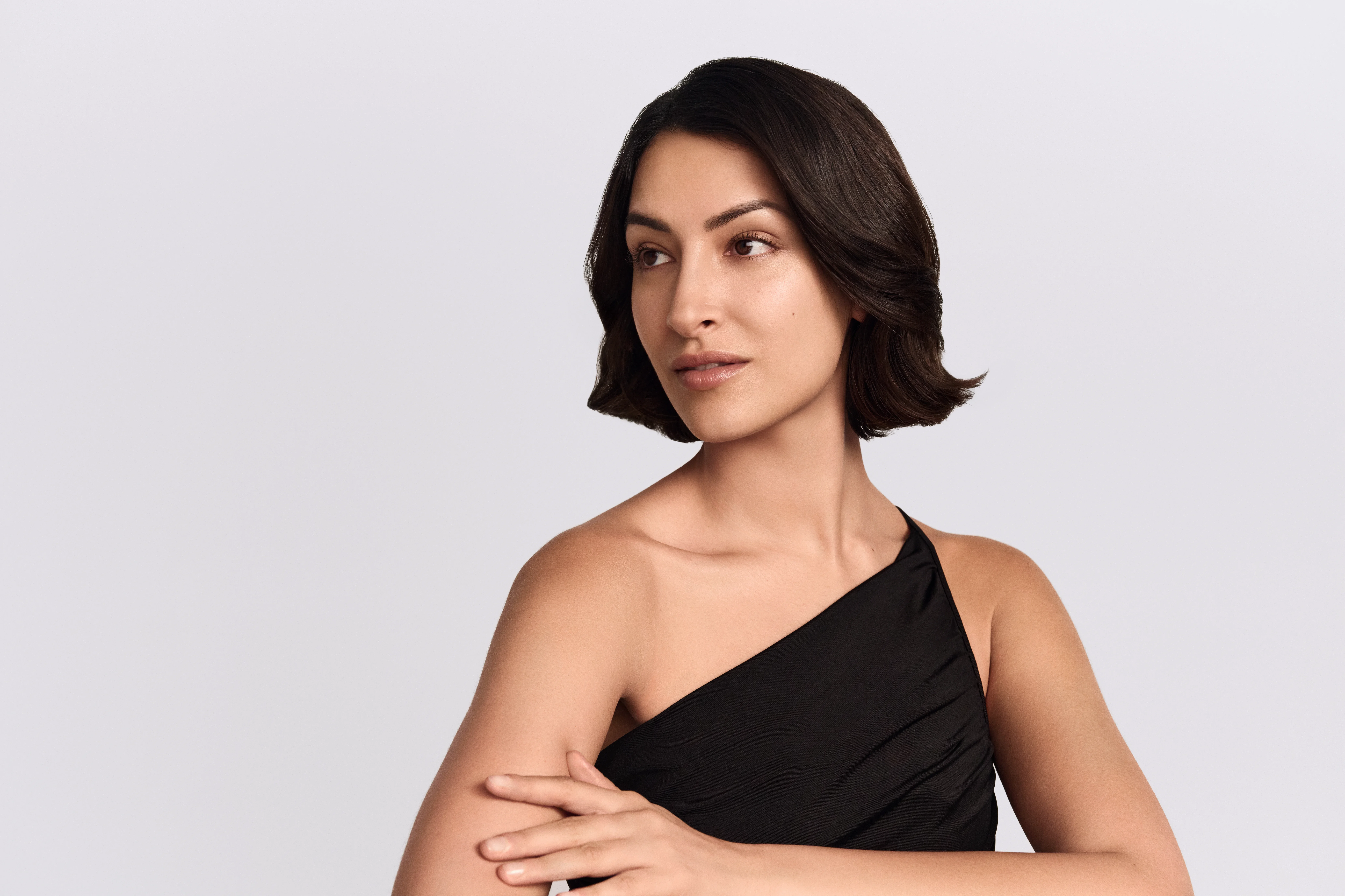 2026_MARLEY_Forward-facing_face-decolletage_COLOR.webp